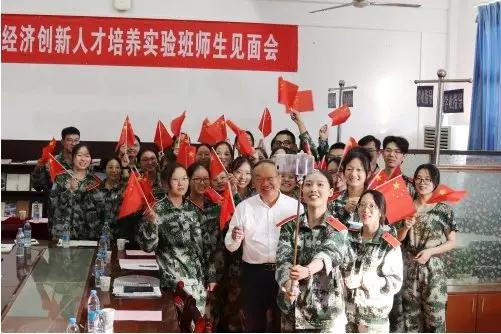 必赢线路检测中心校长谢红星在学生班会上的特别寄语：热爱生活，珍爱生命